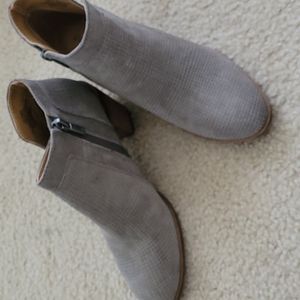 NWOT Lucky Brand Gray Ponic Booties Zip
